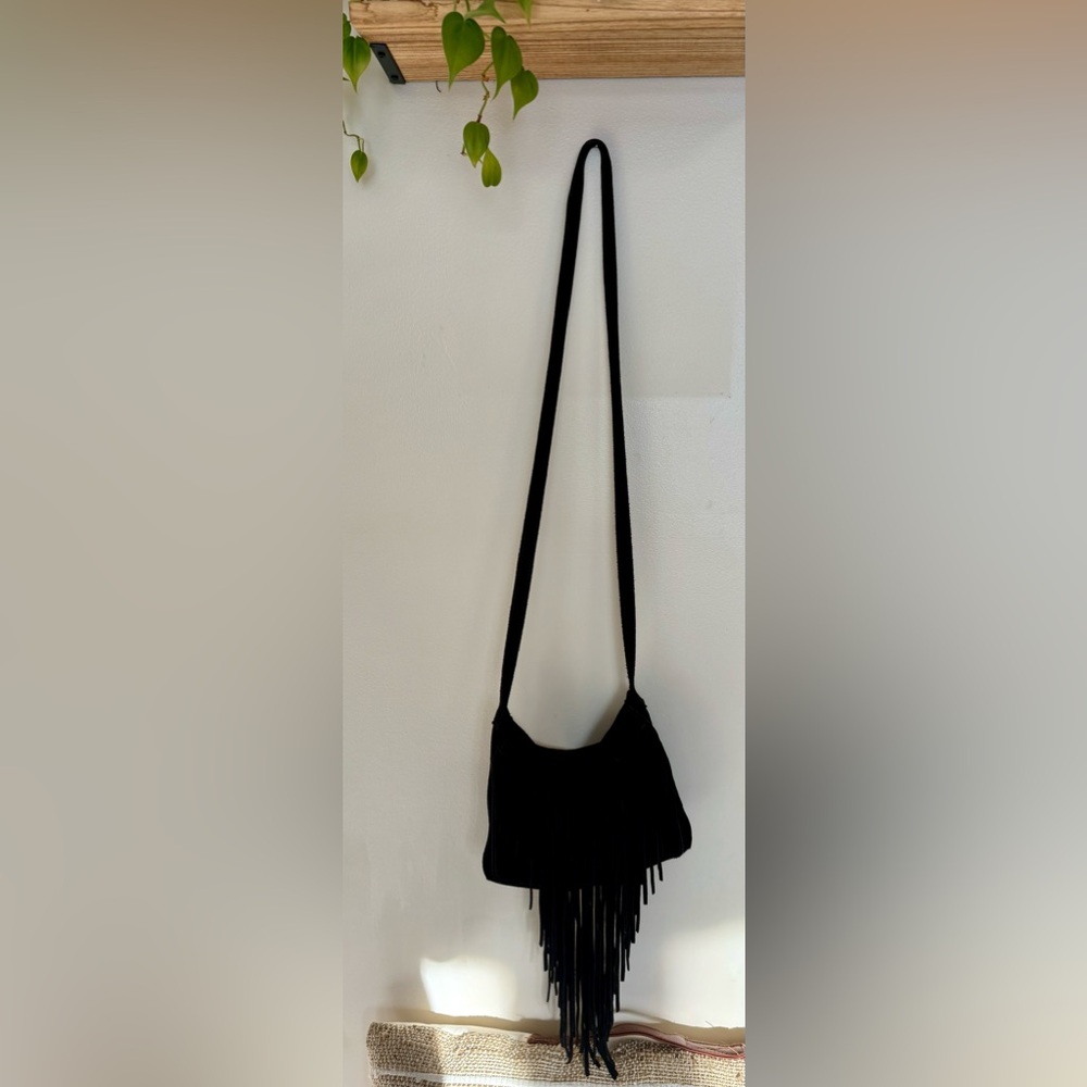 Vintage Chic Black Crossbody Bag